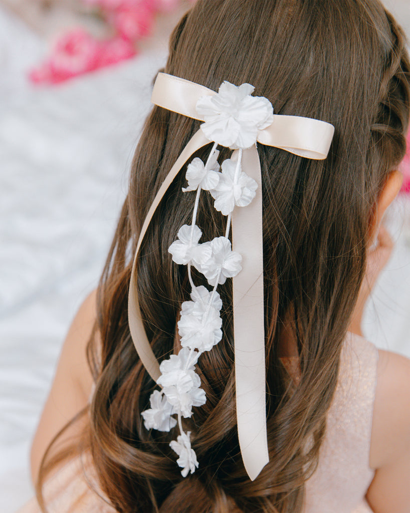 Fleur Cascade Ribbon in Creme