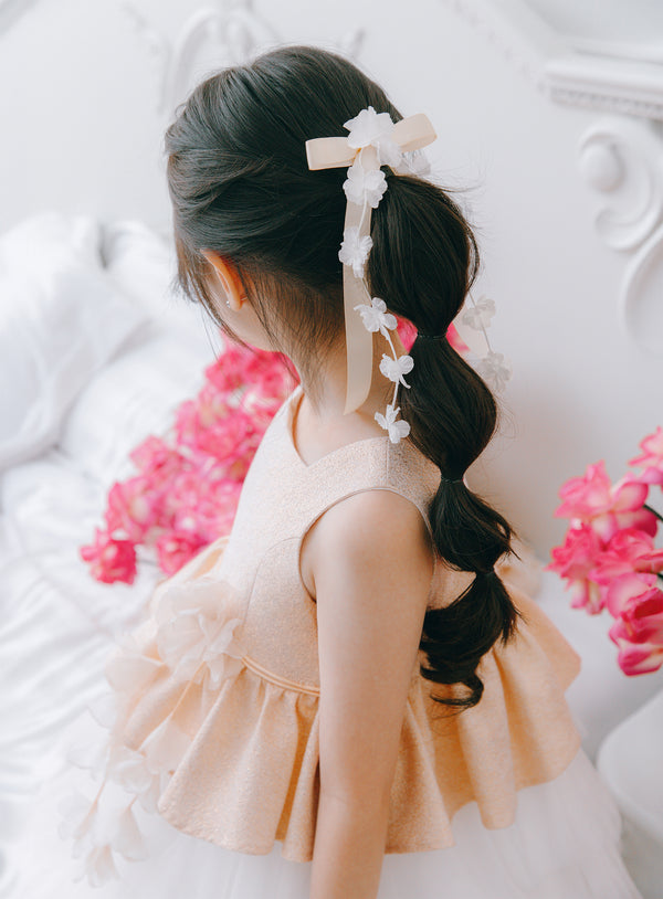 Fleur Cascade Ribbon in Creme